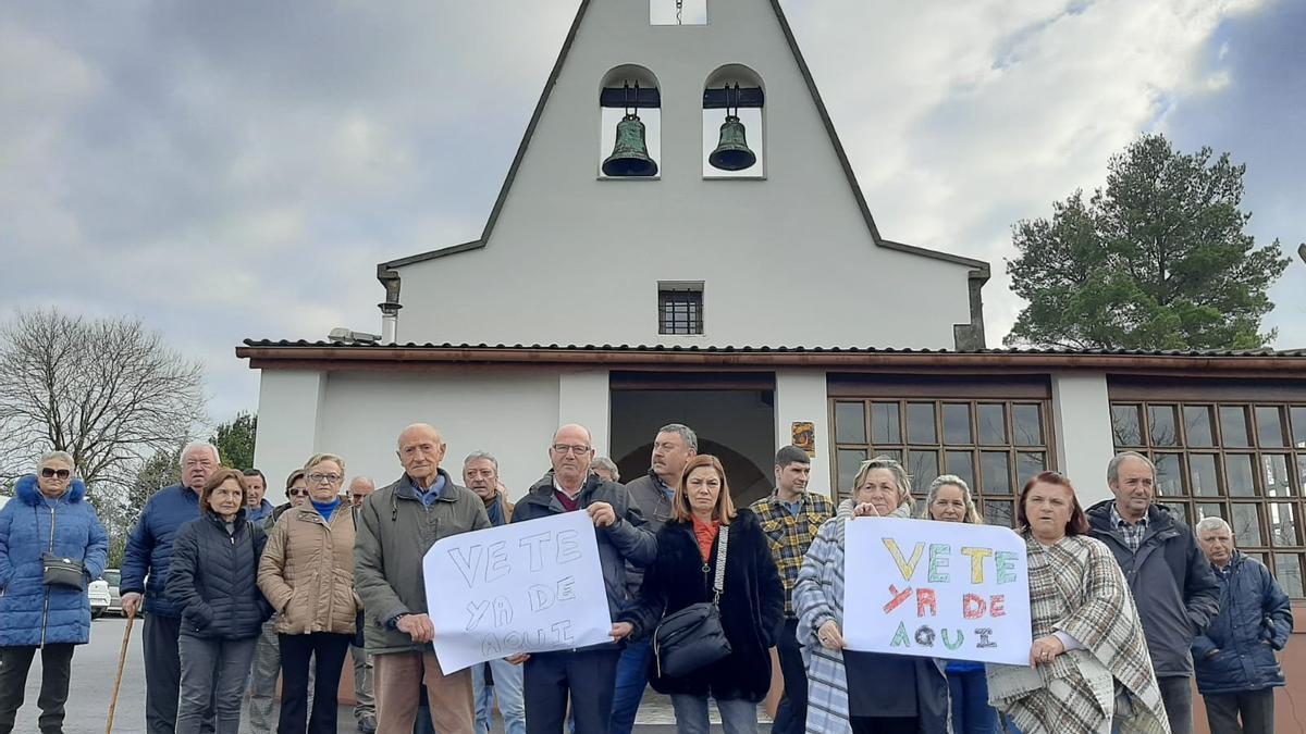 Los feligreses en la manifestación del pasado domingo.