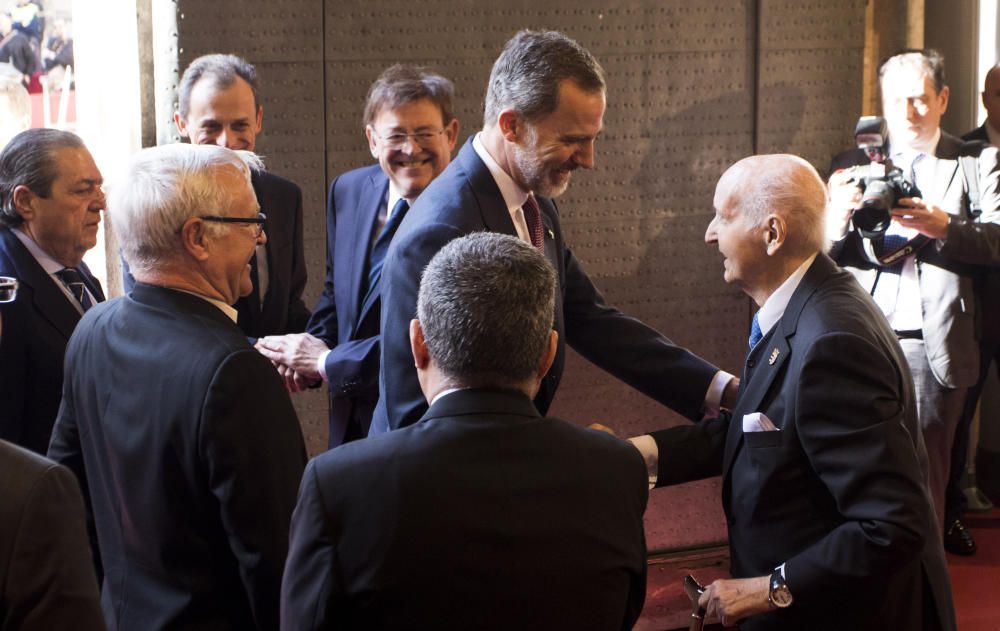 Instante de la ceremonia de entrega de los Premios Jaume I en la Lonja de València.