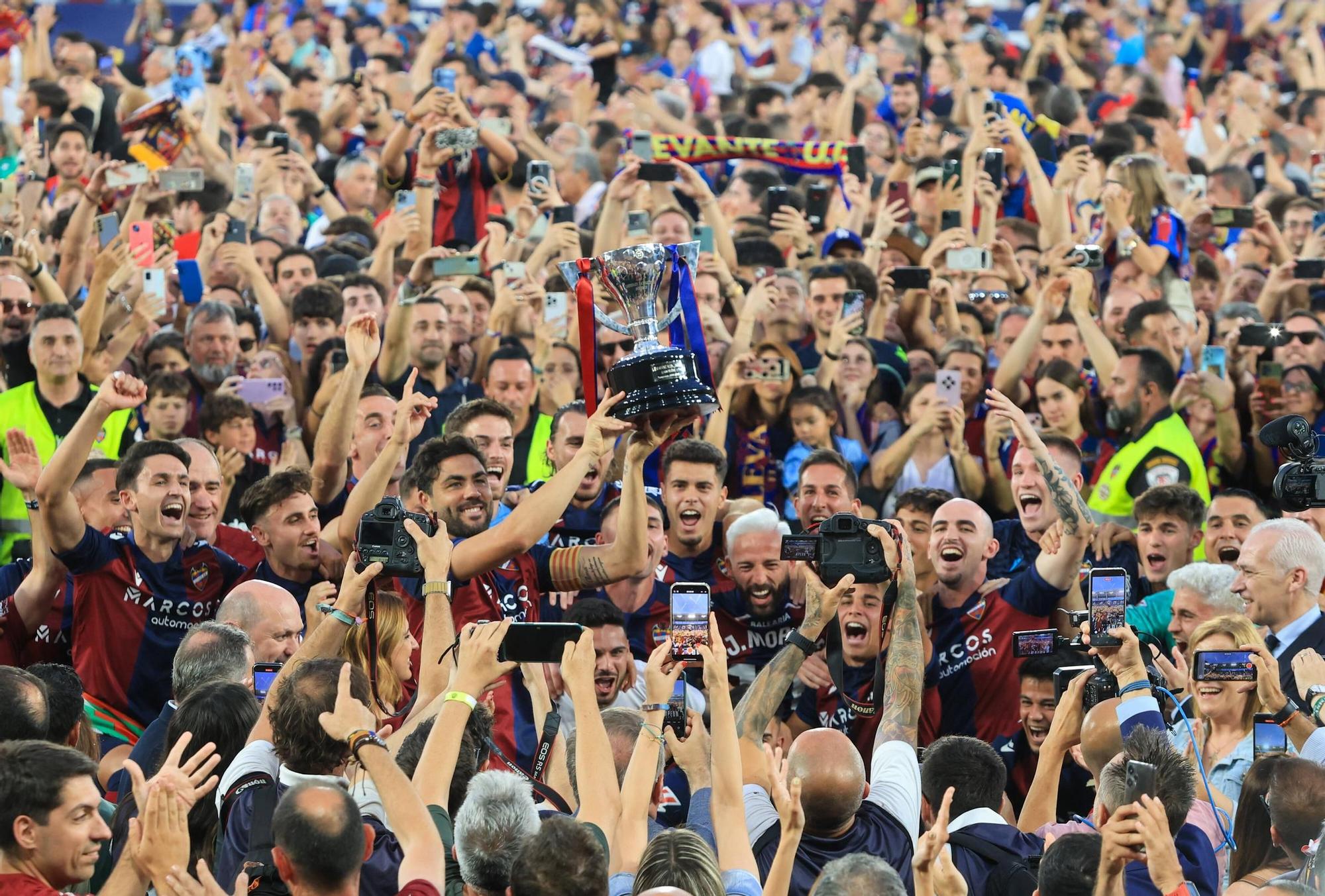 Las mejores imágenes de la celebración del Levante en el Ciutat
