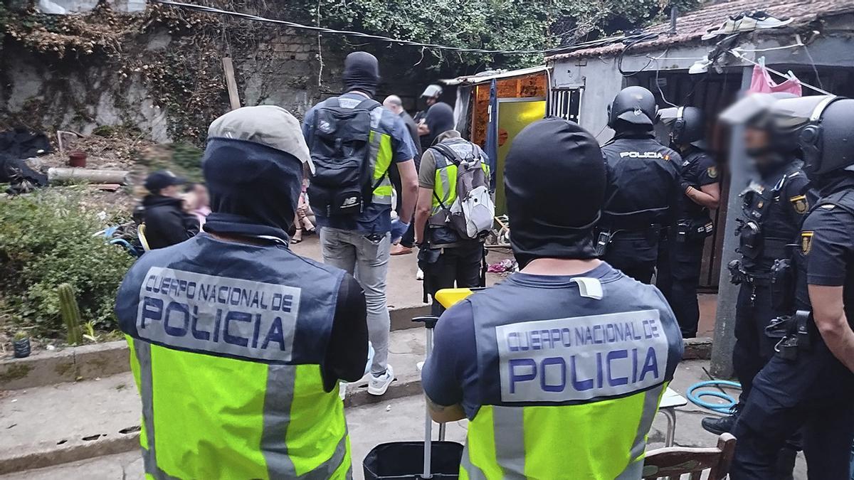 Despliegue de la Policía Nacional en uno de los últimos operativos explotados en Vigo contra el tráfico de estupefacientes