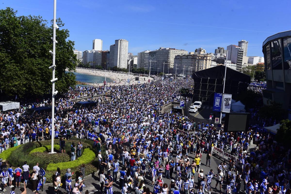 Llegada del Deportivo a Riazor para el partido ante Las Palmas