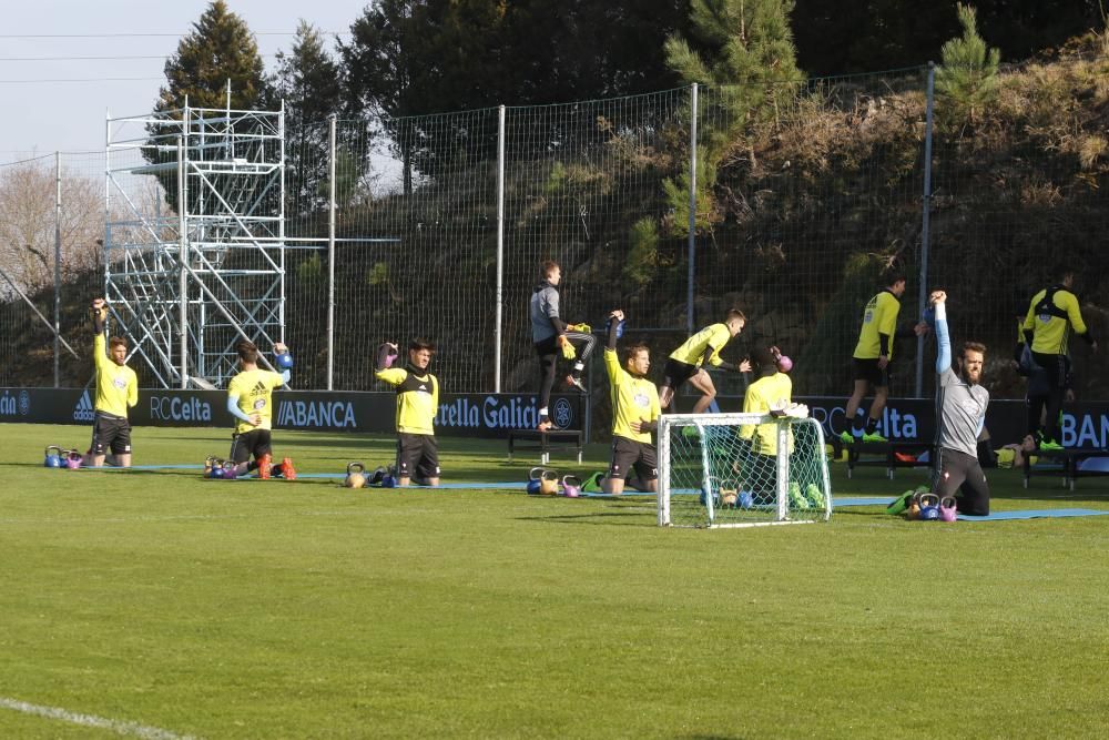 Eduardo Berizzo dirige el último entrenamiento del cuadro celeste antes de visitar el domingo al Sporting en El Molinón