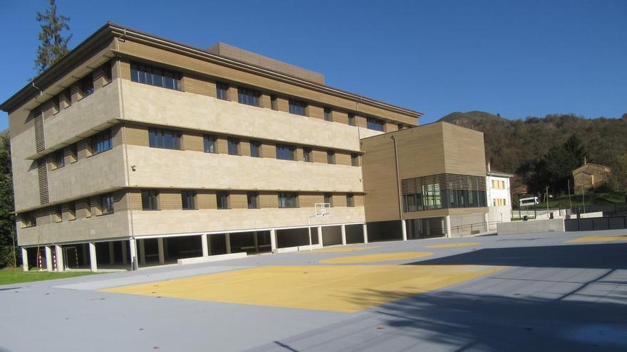 &quot;Bodas de Oro&quot; de la promocion 1975/76 de estudiantes del Instituto Rey Pelayo, de Cangas de Onís