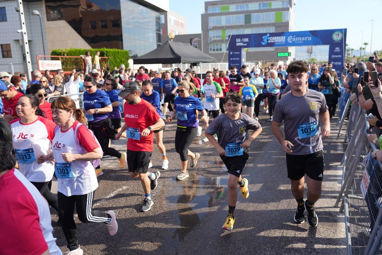 Búscate en las fotos de la Carrera de las Empresas en Castellón
