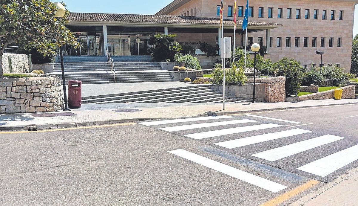El paso de peatones que hay delante del ayuntamiento de Calvià, este miércoles por la tarde.
