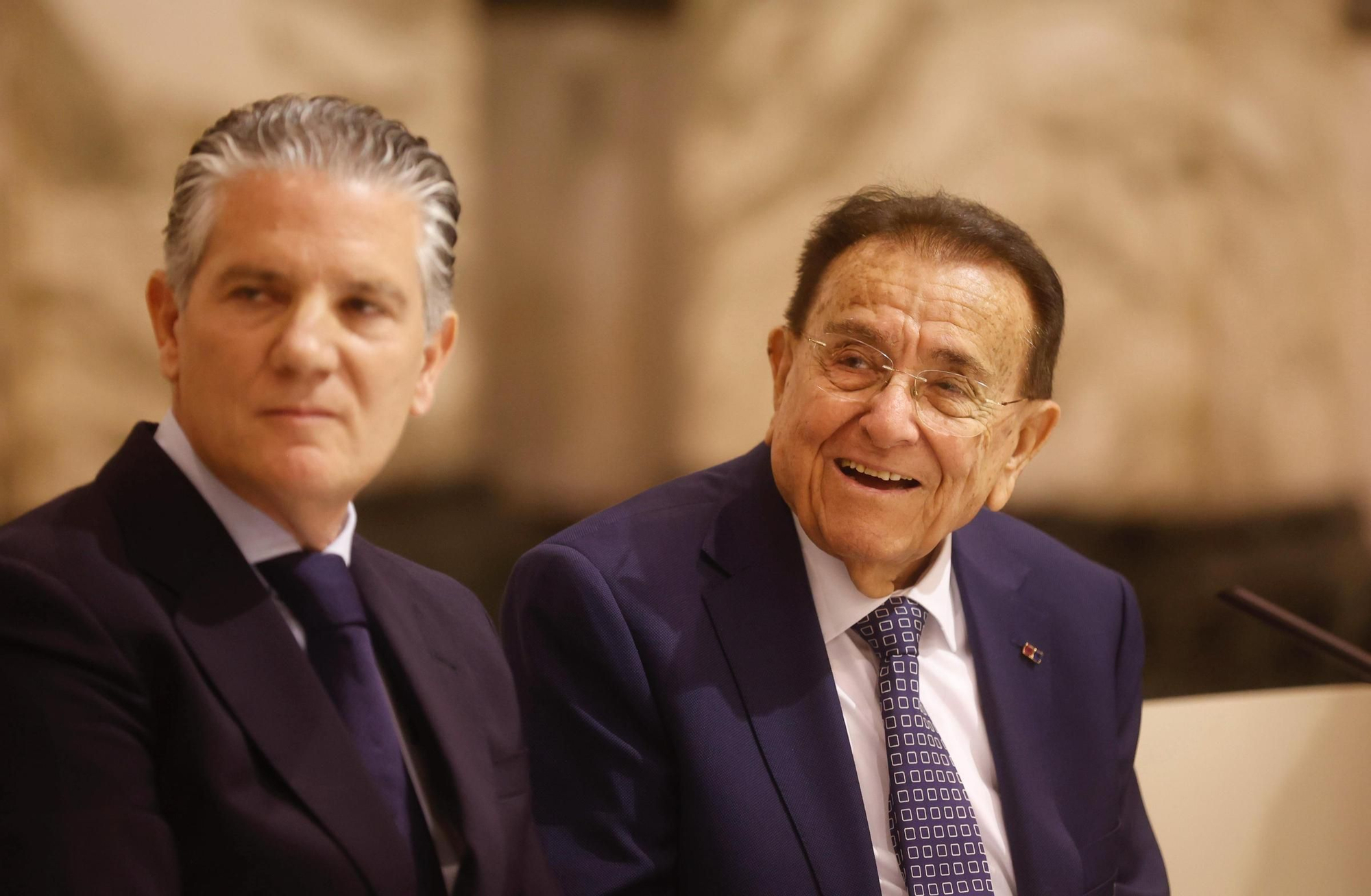 Presentación de 'De sangre azul... y grana', el libro de Paco Fenollosa