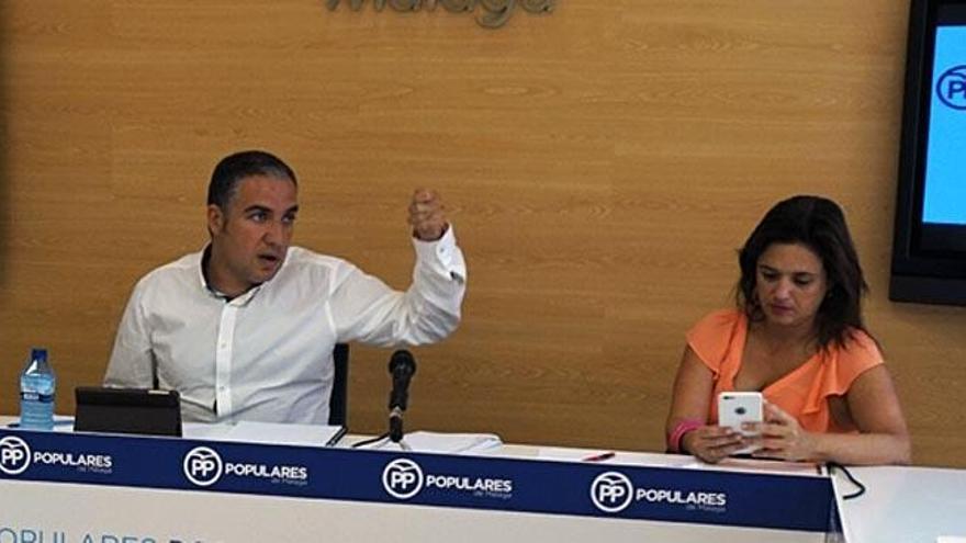 Elías Bendodo y Margarita del Cid, en el Comité de Dirección del PP de Málaga, este martes.