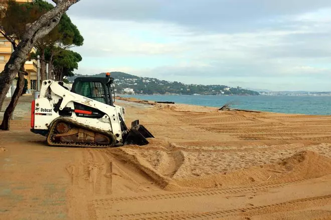 Les fotos de l'estat del passeig marítim de Platja d’Aro després de la llevantada