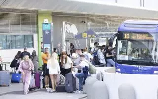 La ampliación del aeropuerto topa con el rechazo de la derecha y la izquierda