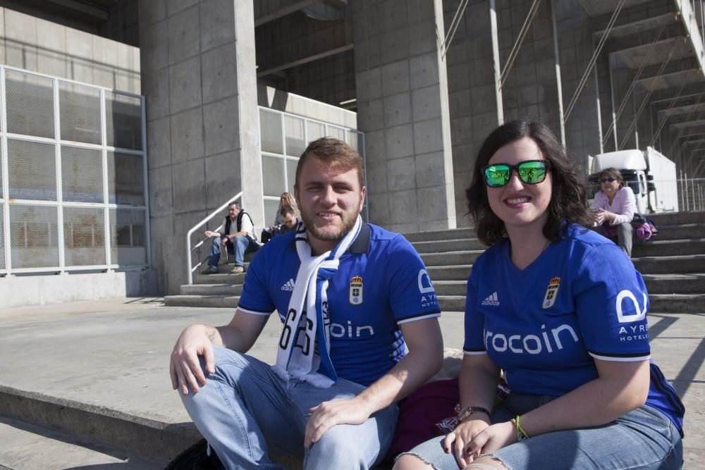 La 'Marea Azul' anima al Oviedo ante el UCAM Murcia