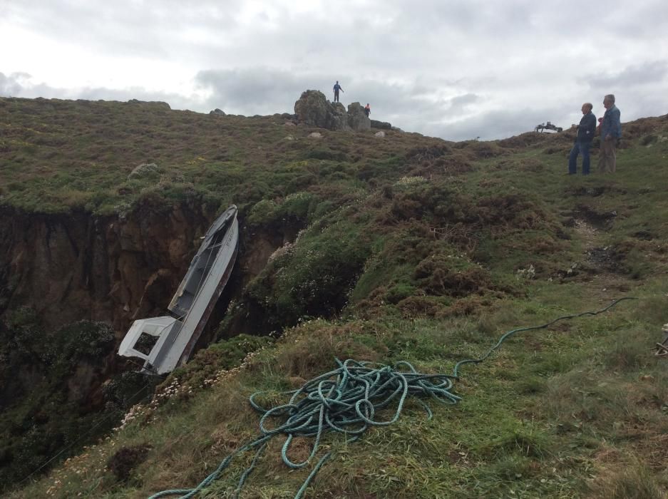 Rescatan la planeadora del hombre muerto en Cangas