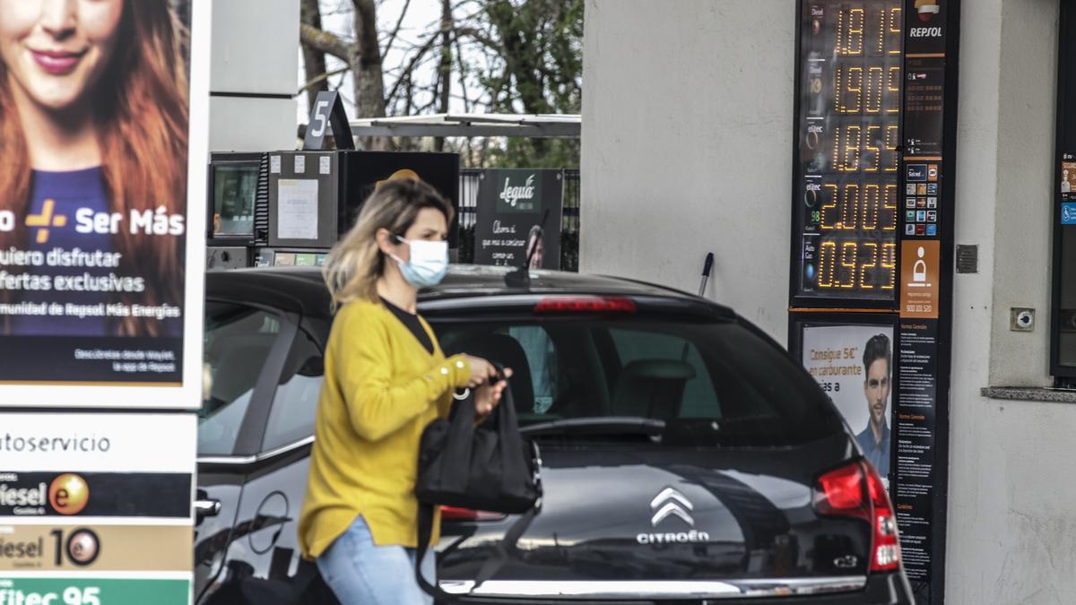 Imagen de una gasolinera en Cáceres.