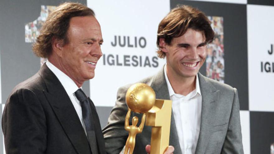 Julio Iglesias y el Rey (por Cipriano Torres)