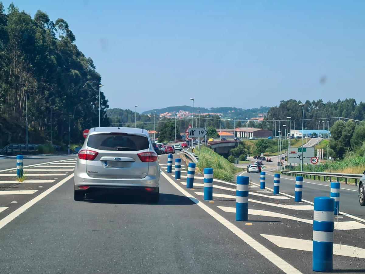Tráfico lento para llegar a A Lanzada y a O Grove