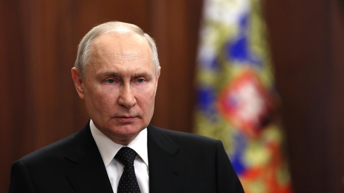 El presidente de Rusia, Vladimir Putin, dirigiéndose a la nación a través de la televisión nacional.