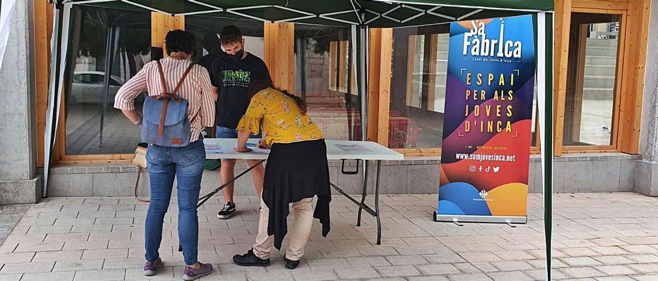 El Casal de Joves sa Fàbrica sale a la calle.