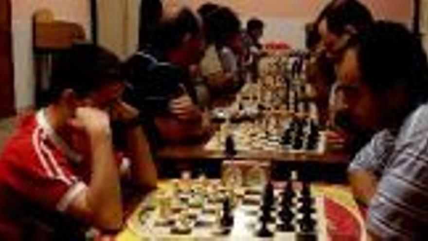 El Ateneo acoge una fase regional de ajedrez