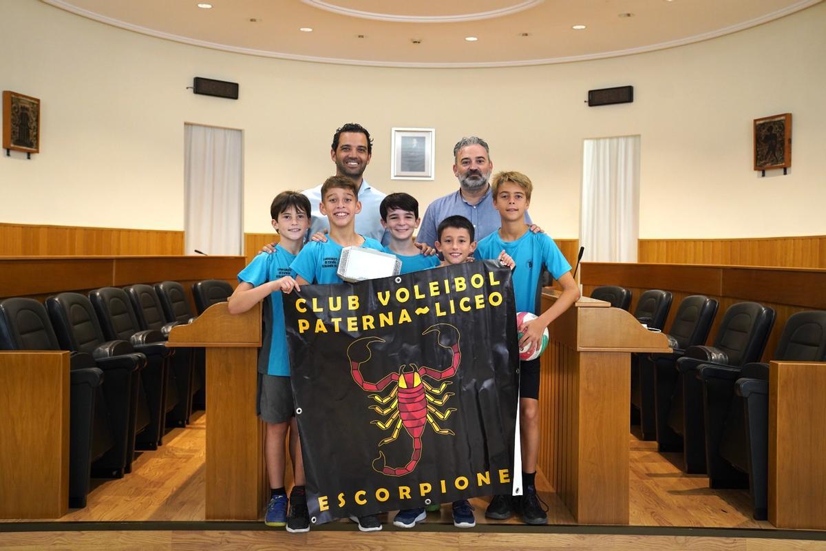 En la temporada 23-24 el equipo Benjamín masculino consiguió ser campeón de España en su categoría. Fueron recibidos por el alcalde de Paterna.
