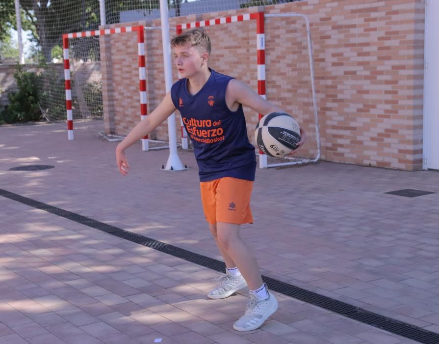 Cantera del Valencia Basket fuera de L'Alqueria