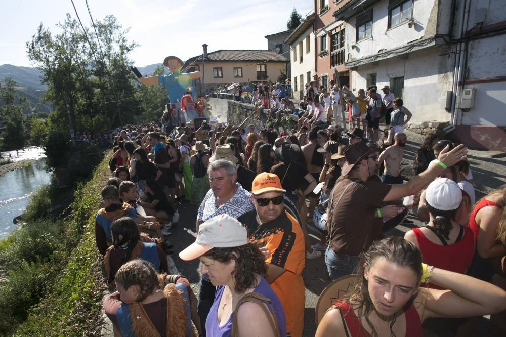 Descenso Folklórico del Nalón 2019: 40 carrozas y más de 4.000 personas