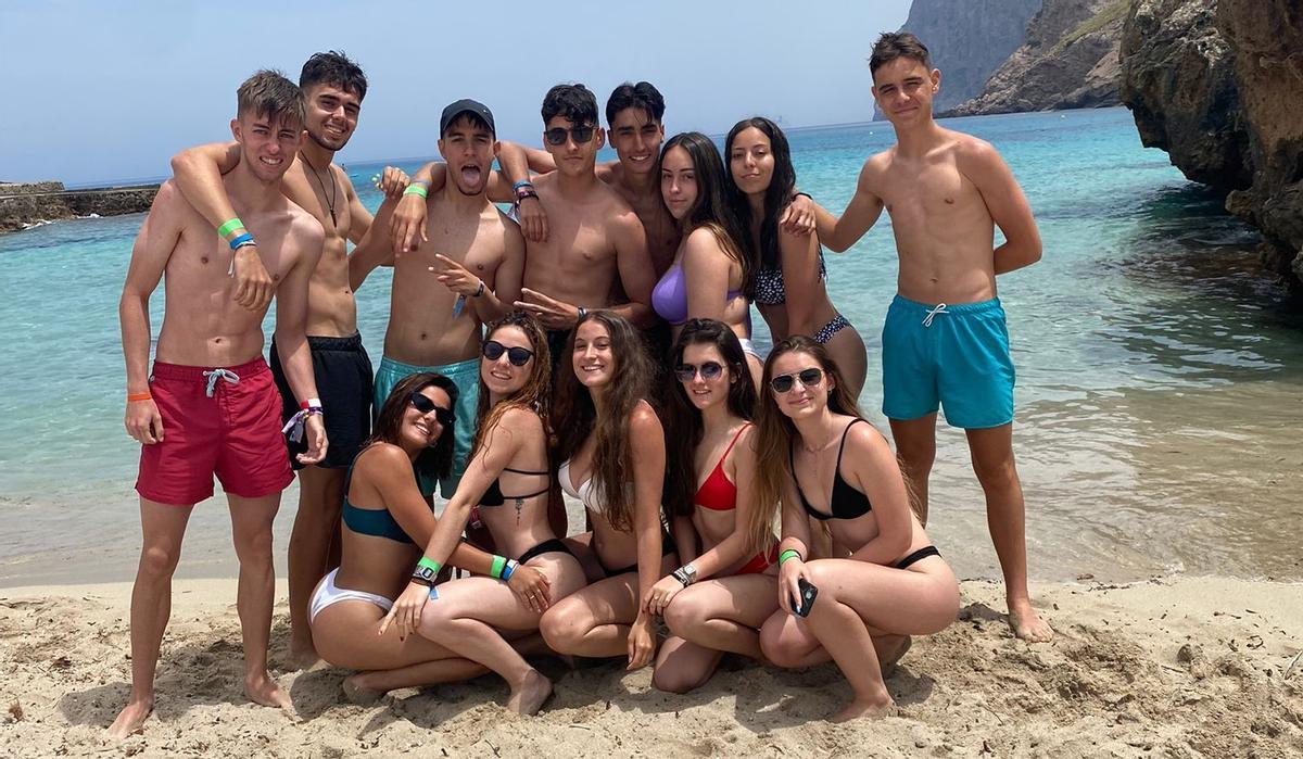 Claudia del Pozo junto a sus amigos en el viaje a Mallorca