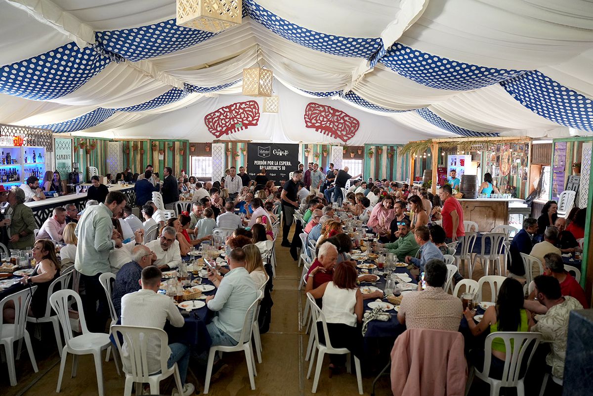 Un jueves brillante y soleado dispara la fiesta en El Arenal