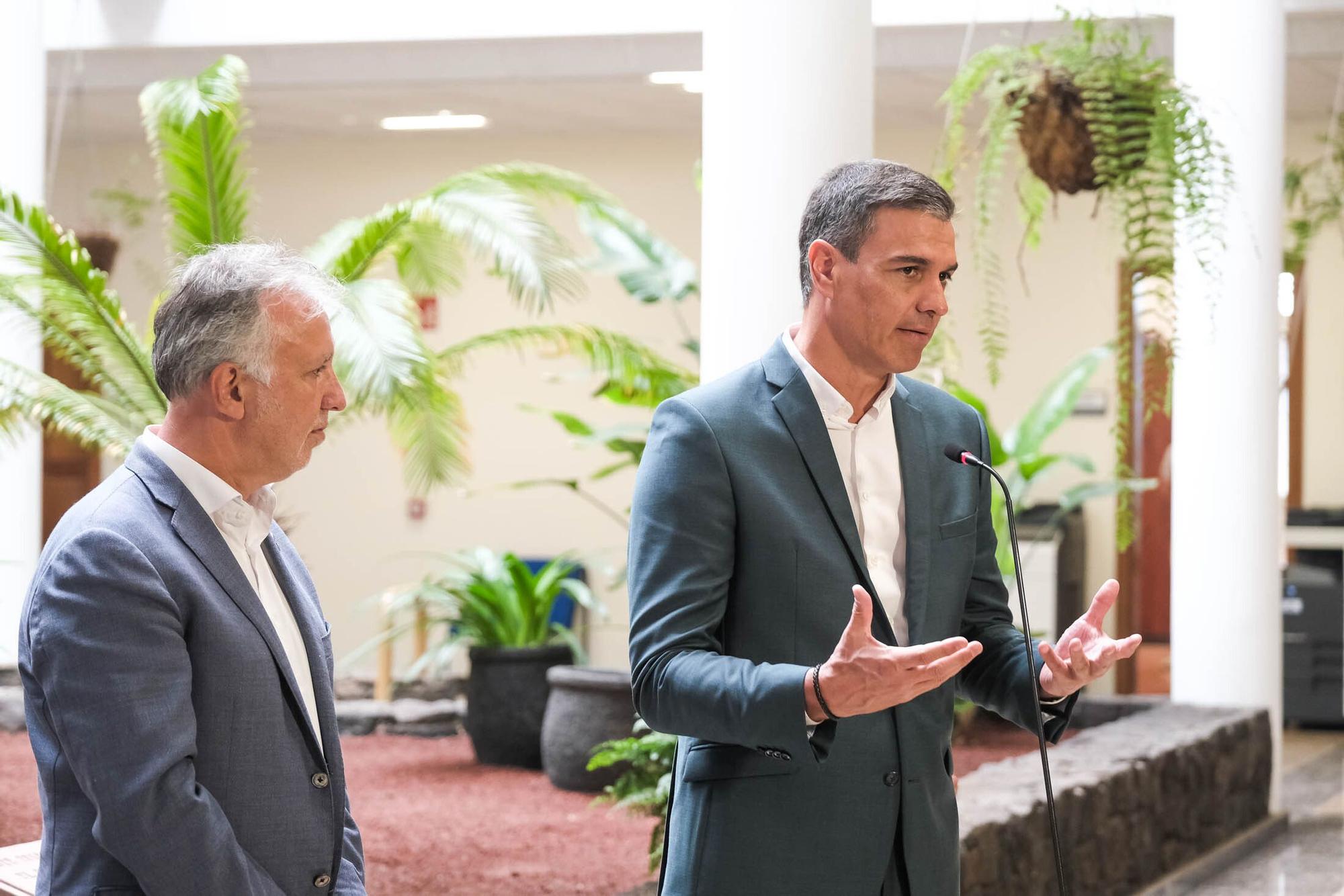 Encuentro entre Pedro Sánchez y Ángel Víctor Torres en el Cabildo de Lanzarote