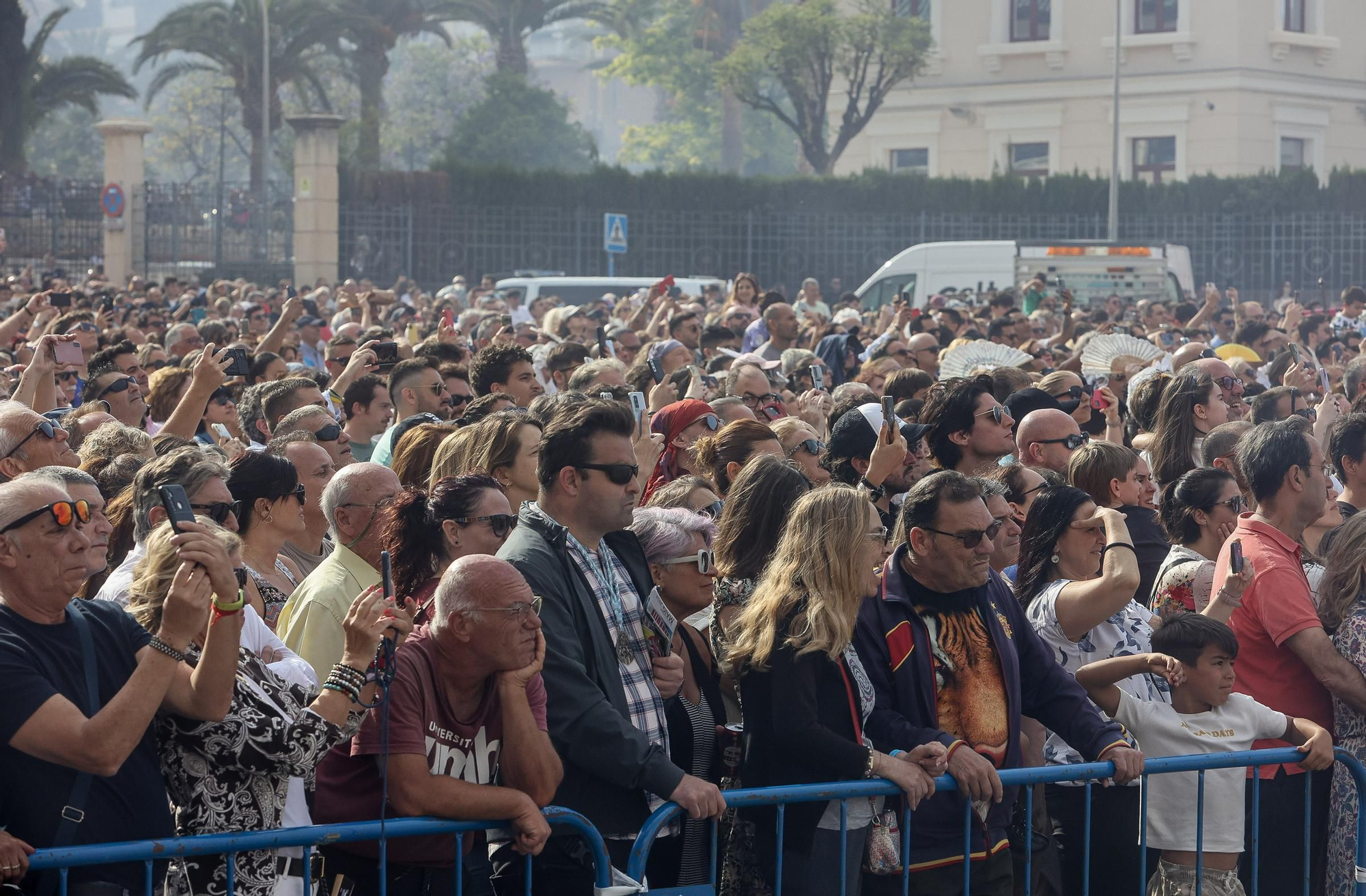 Resumen de los actos de inicio de las Hogueras 2024 ( Mascletà, Pasodoble, Homenaje Foguerers y Barraquers, desfile del Pregón y Pregón oficial )