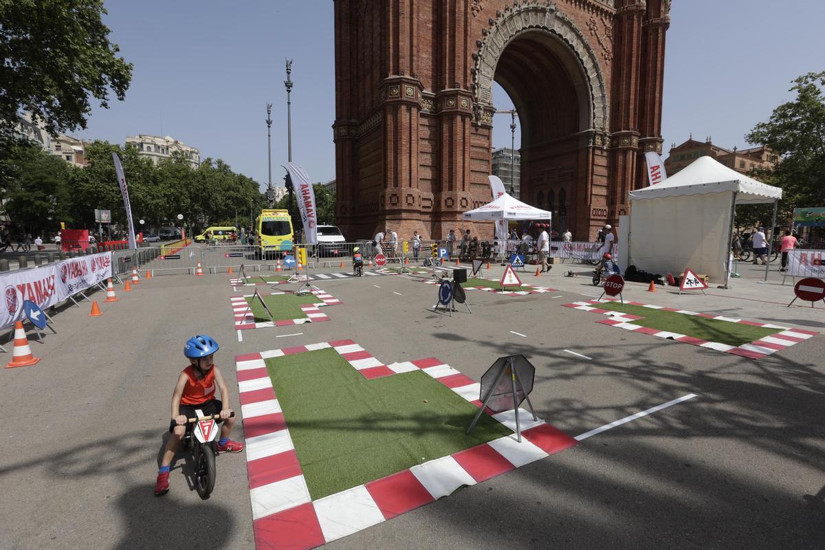 La fiesta de la bicicleta regresa a las calles de Barcelona con la Bicicletada.