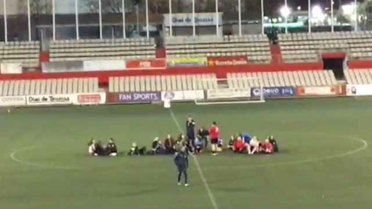 Indignación en Terrassa: así protestaron las futbolistas tras mandarles a fregar
