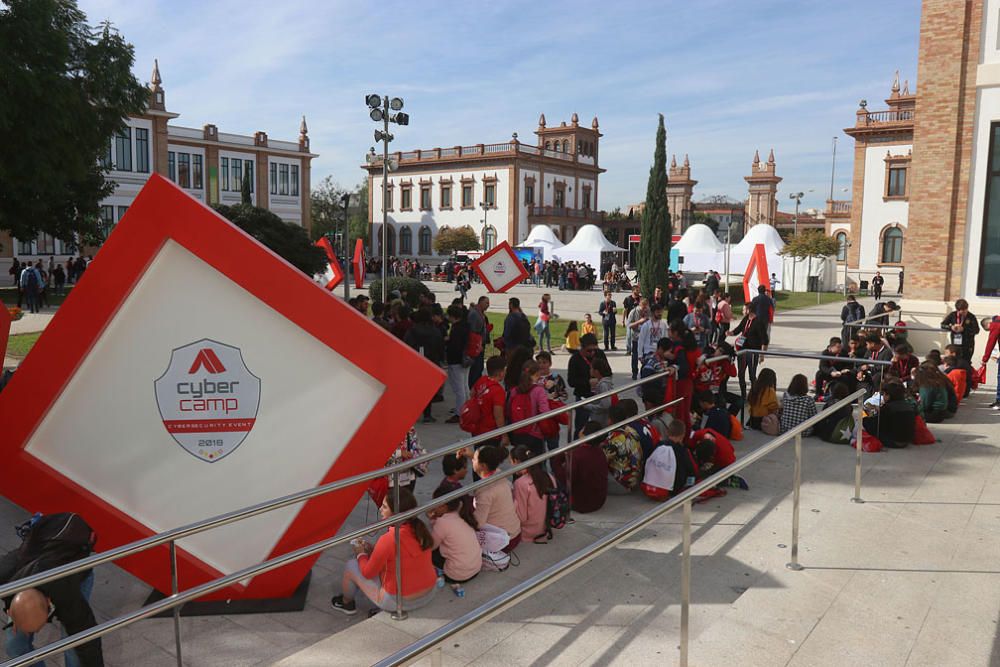 El edificio de la antigua Tabacalera acoge hasta el próximo domingo este gran evento nacional, que pretende fomentar el uso responsable de las nuevas tecnologías y enseñar cómo moverse en internet