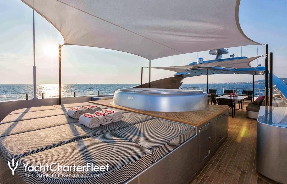 ¿Quieres ver por dentro un superyate de unos 45 millones de euros que está atracado en Ibiza?