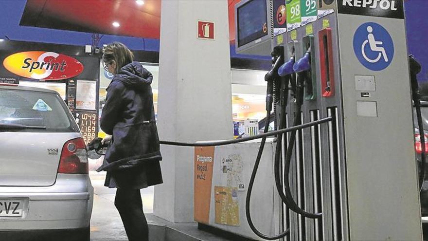 El &#039;céntimo sanitario&#039; supone en Extremadura pasar de los 3,8 a los 4,8 céntimos el litro de carburante