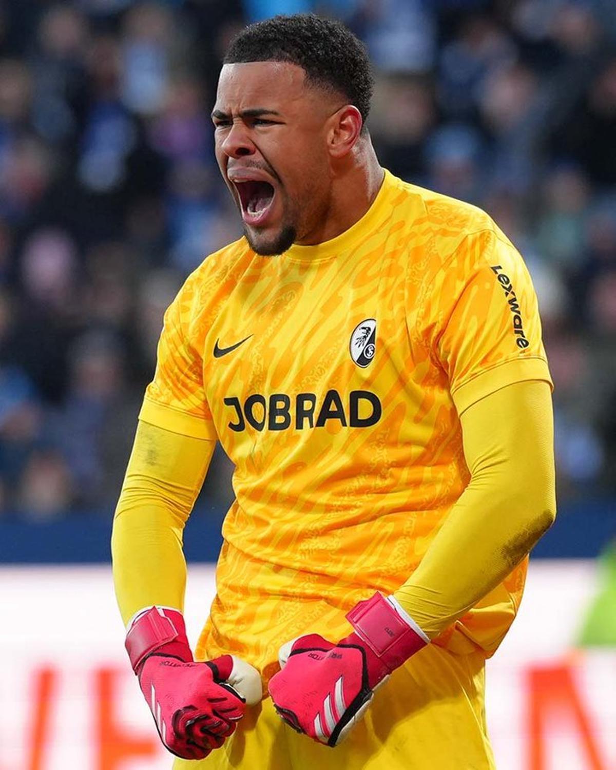 Noah Atubolu, guardameta del Friburgo