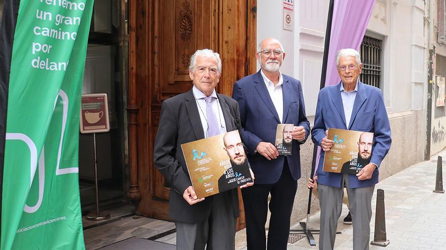 Representantes de la asociación Contra el Cáncer en Valencia.