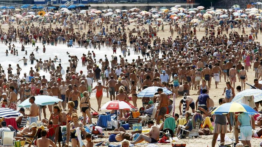 &quot;Queremos que se cobre por venir a Cantabria&quot;: la masificación turística abre el debate sobre poner una ecotasa
