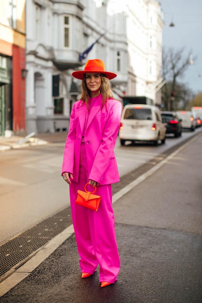 Los estilismos 'total pink' arrasan en las capitales de la moda