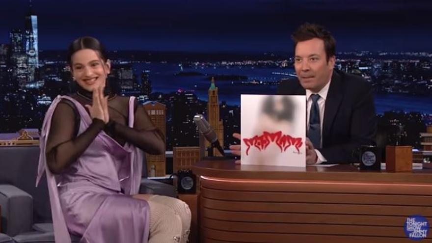Rosalía visita el talk-show de Jimmy Fallon y muestran la portada de su disco censurada