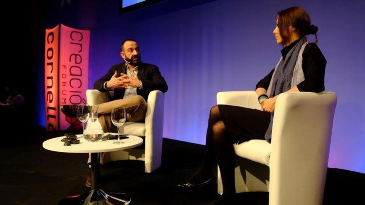 El periodista Marc Marginedas y la novelista turca Elif Shafak.