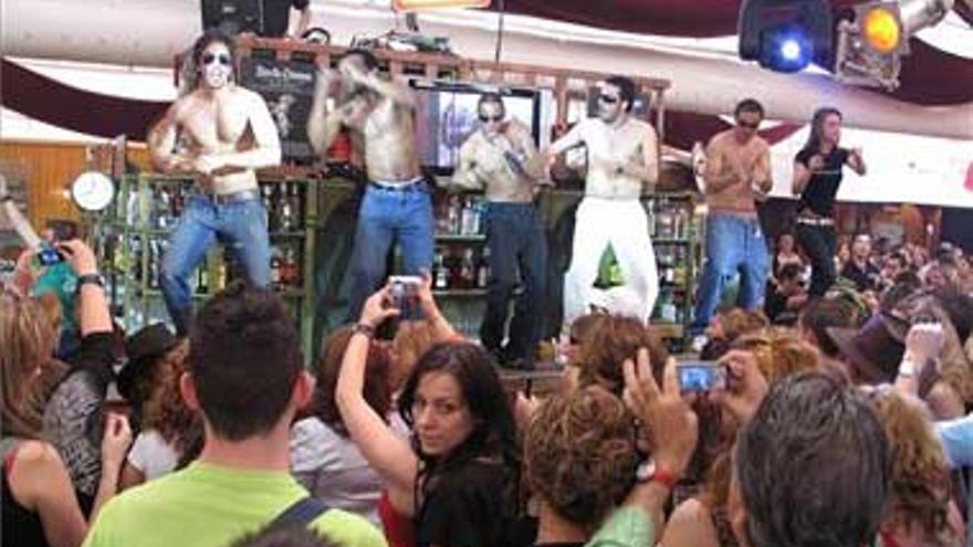 Fin de feria con toros, baile... y el Día del Niño