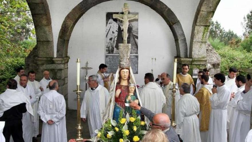 La misa de mañana se celebrará en el alto de la Coronación. // A Hernández