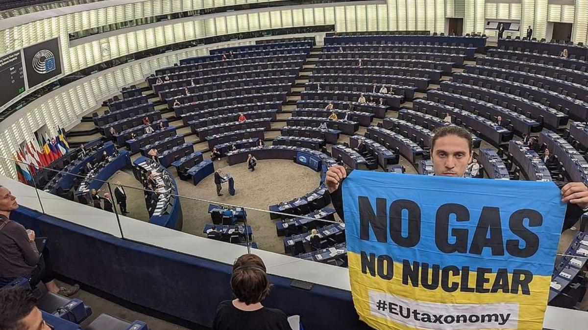 Activistes de Greenpeace protesten contra la votació a l’Eurocambra | EP