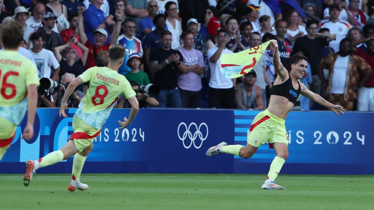 Camello celebra su segundo gol en la prórroga de la final olímpica.