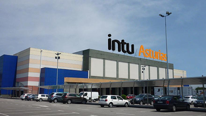 Una de las fachadas de Intu Asturias.