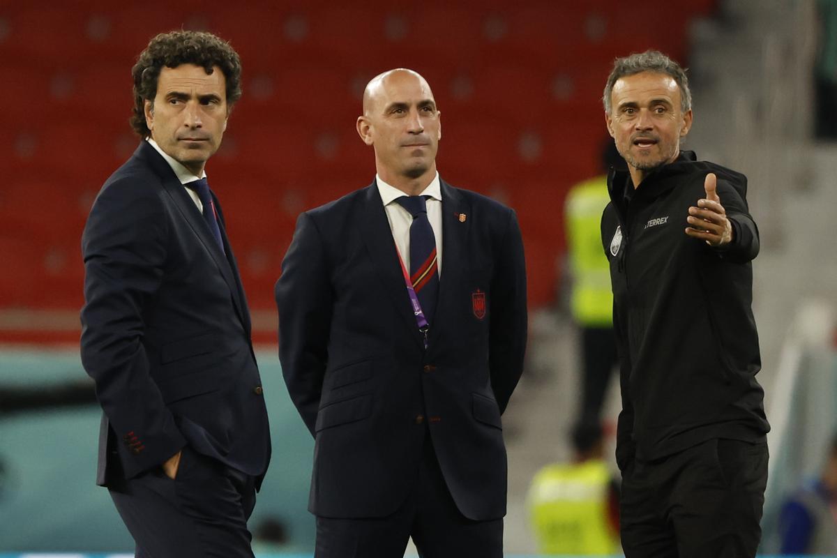 Molina, a la izquierda con Rubiales y Luis Enrique