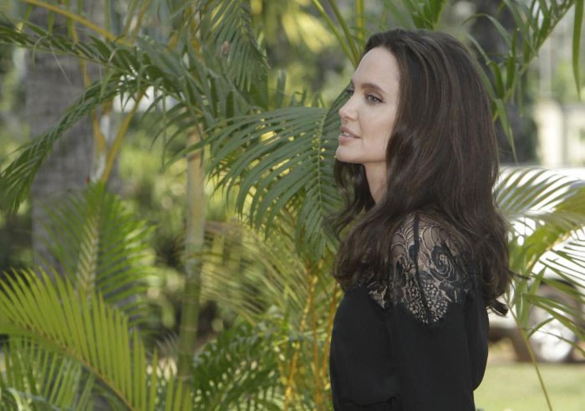 Angelina Jolie reaparece en Camboya