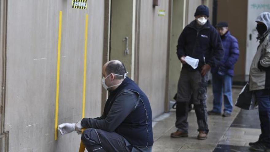 Calles vacías y menos colas en los supermercados: así ha amanecido Oviedo en el primer lunes laborable tras la crisis del coronavirus