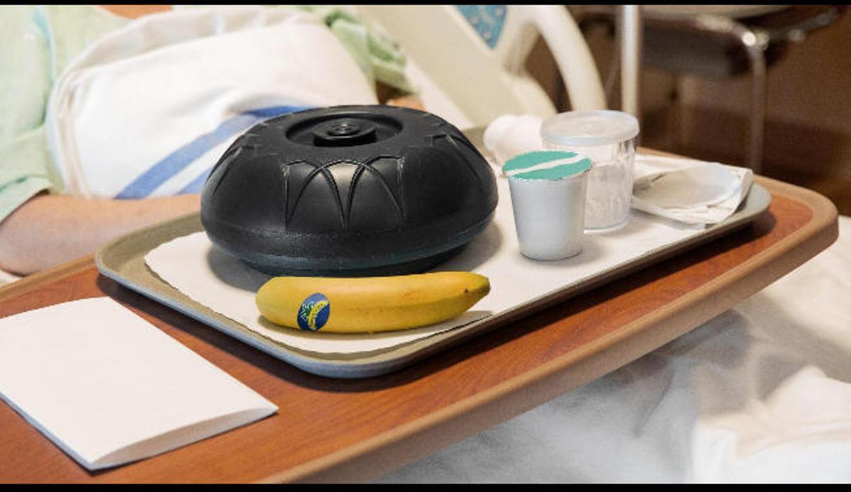 Un menú de un hospital que incluye un plátano de Canarias