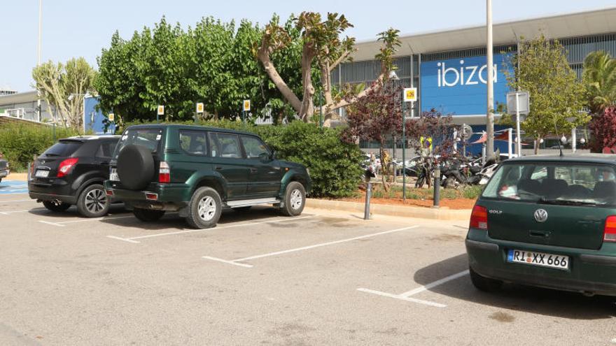 Imagen de archivo del estacionamiento del aeropuerto.