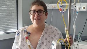 Arriba, Estefanía Blanco durante su última estancia en el hospital.